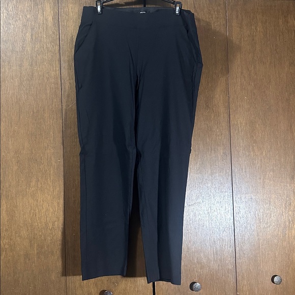 Simply Vera Vera Wang Pants - Simply Vera Vera Wang Classic Black ankle Dress Pants size L